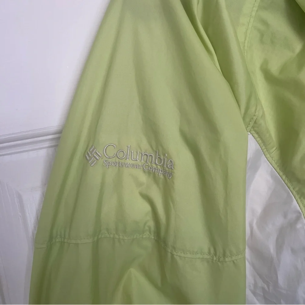 Light Green and Beige Columbia Packable Full Zip Windbreaker Jacket Size S